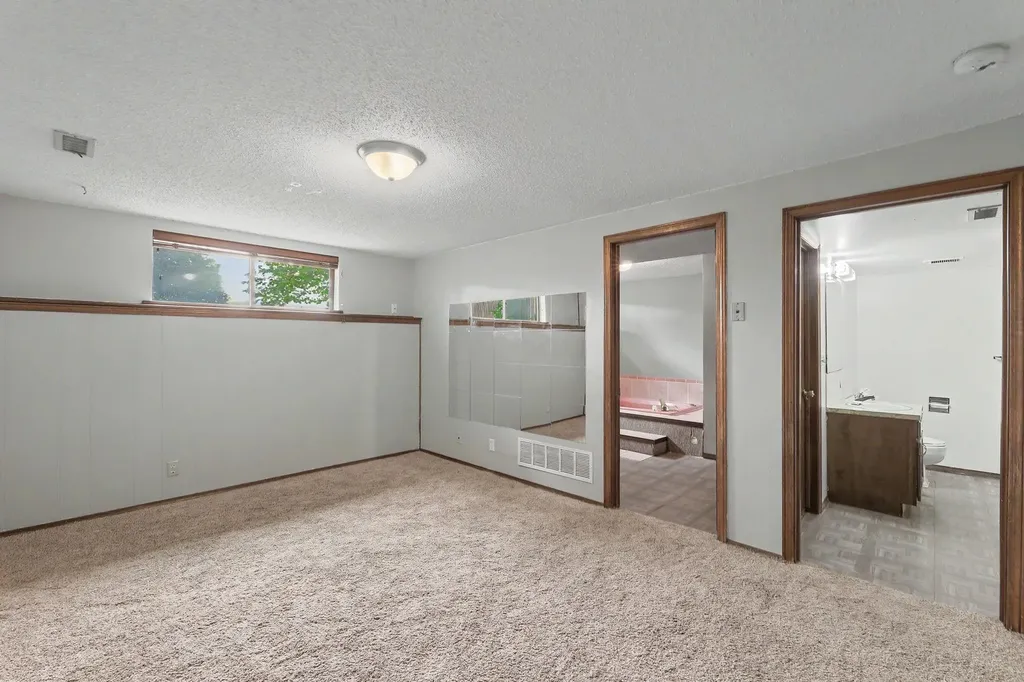 1614 N Brunswick Lane Wichita KS 67212