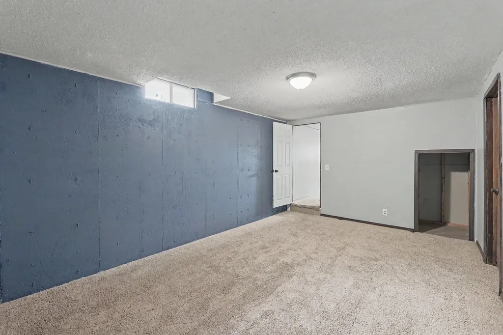 1614 N Brunswick Lane Wichita KS 67212