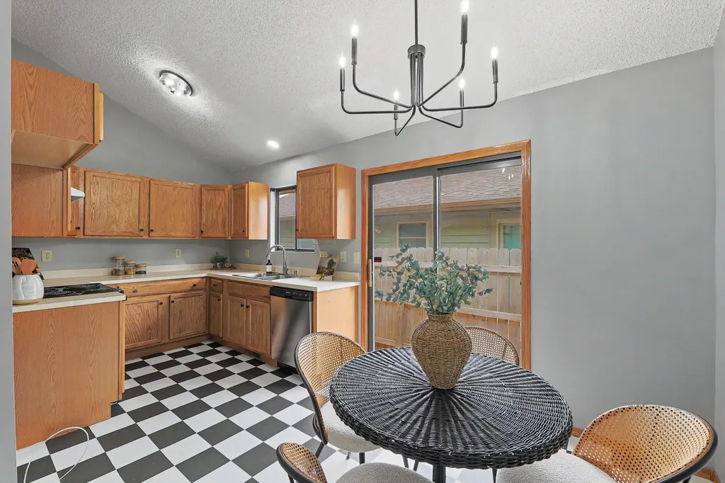 1614 N Brunswick Lane Wichita KS 67212