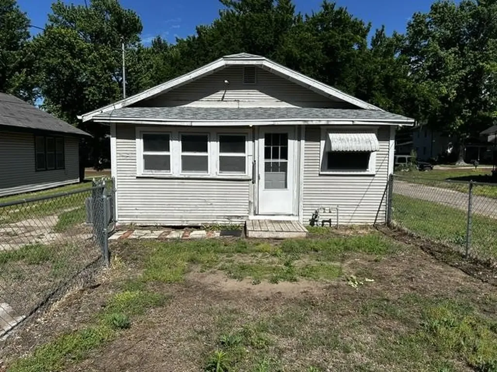 1221 N 4th Arkansas City KS 67005