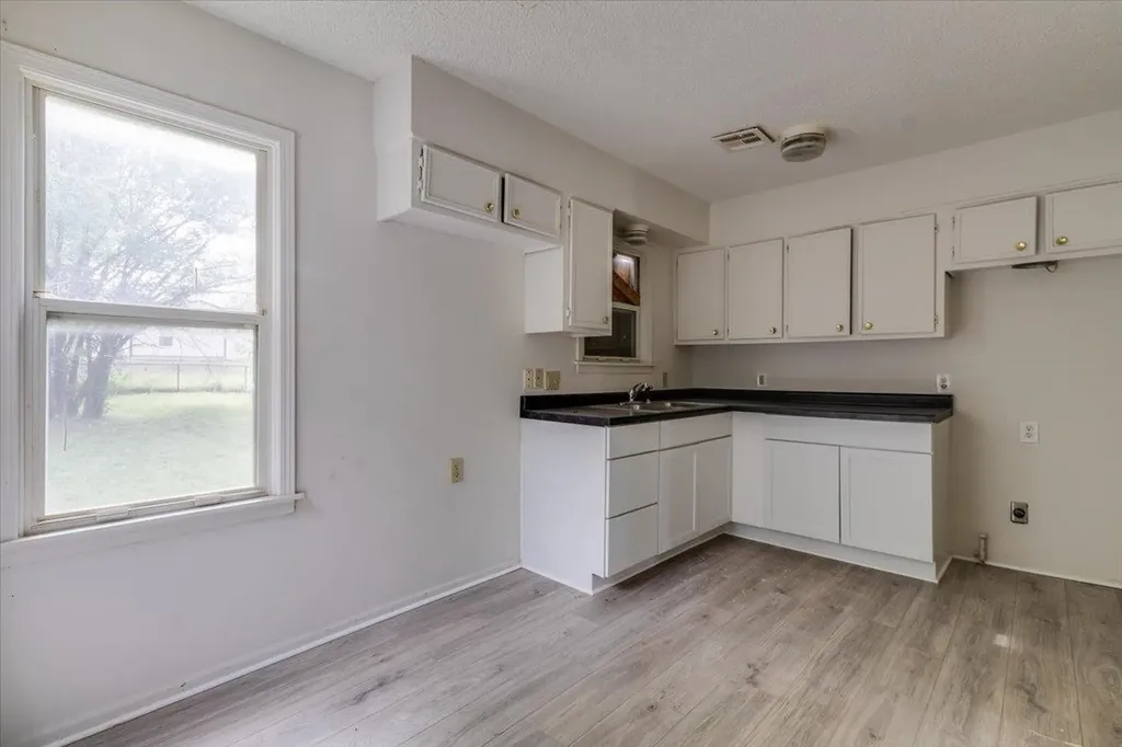1746 Chautauqua Wichita KS 67214