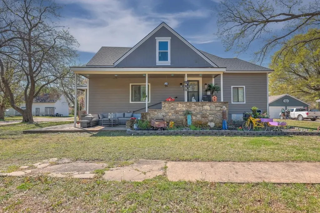 721 E 17th Winfield KS 67156