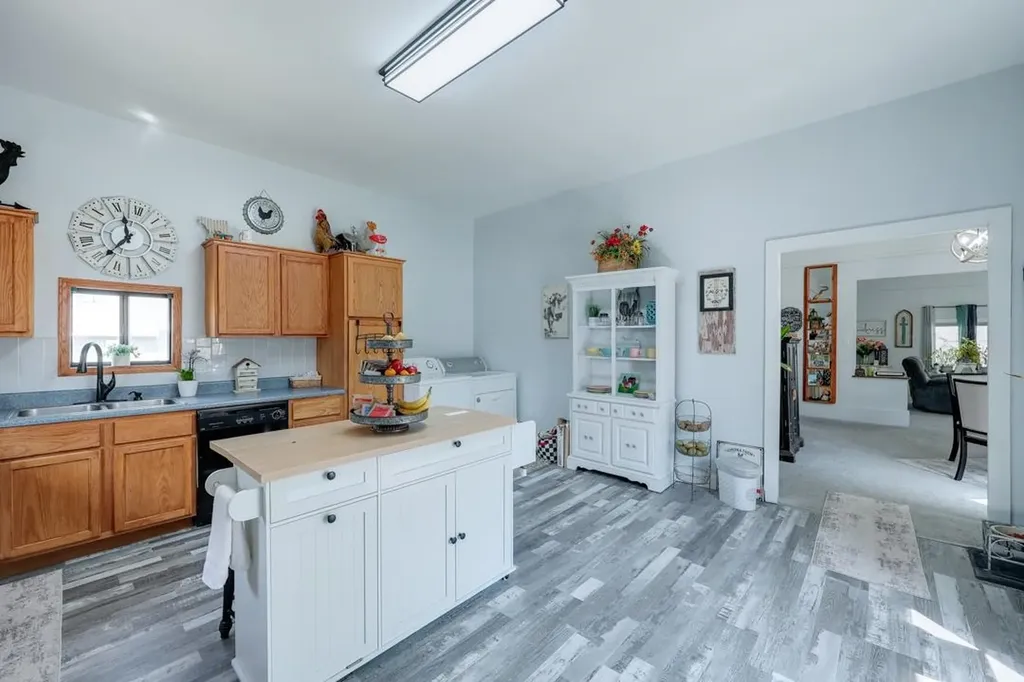 721 E 17th Winfield KS 67156