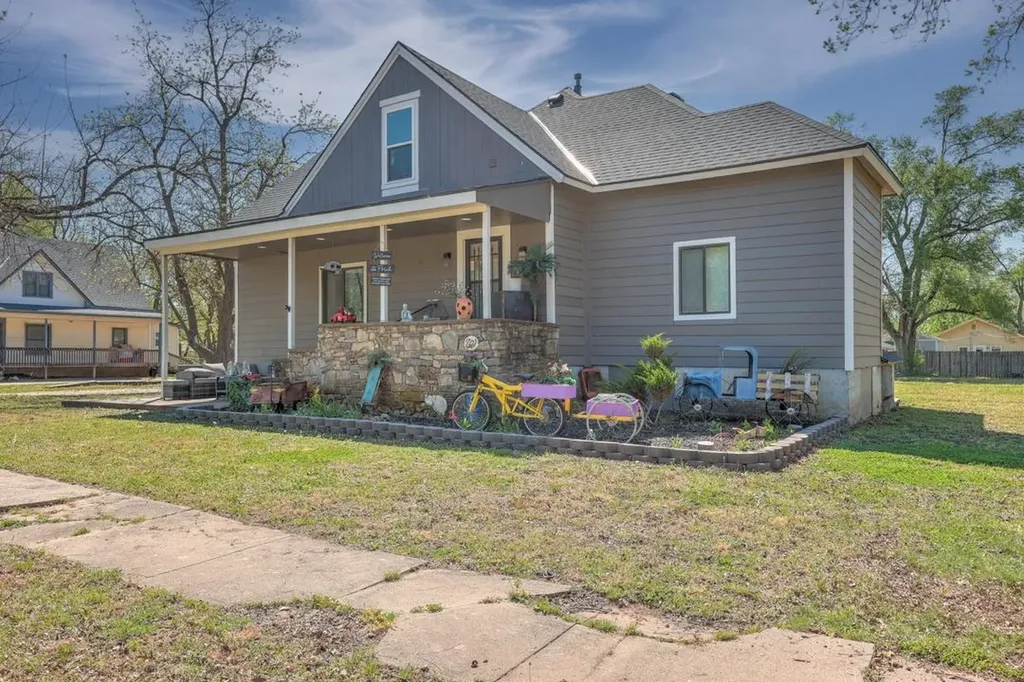 721 E 17th Winfield KS 67156