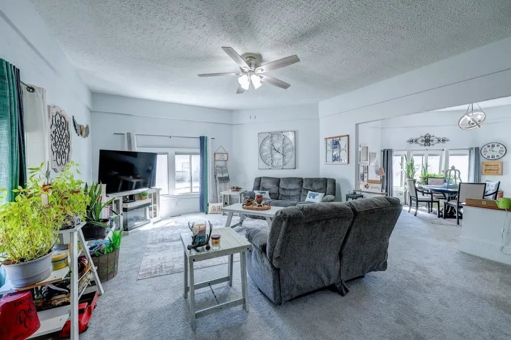 721 E 17th Winfield KS 67156