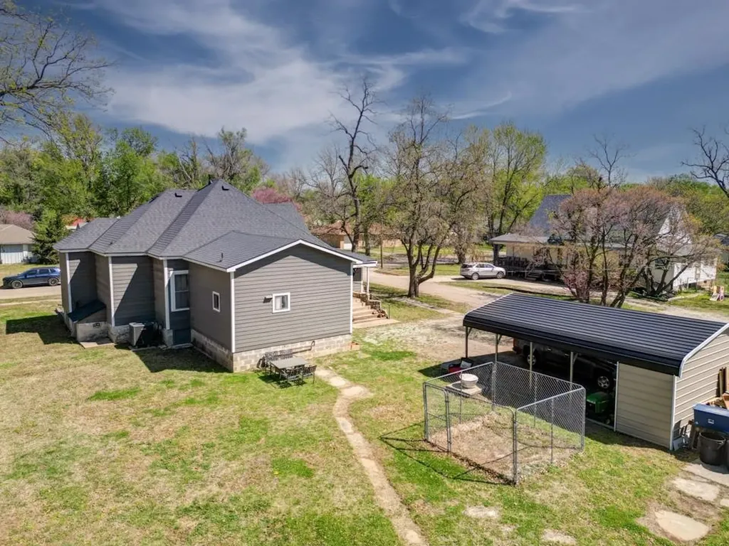 721 E 17th Winfield KS 67156