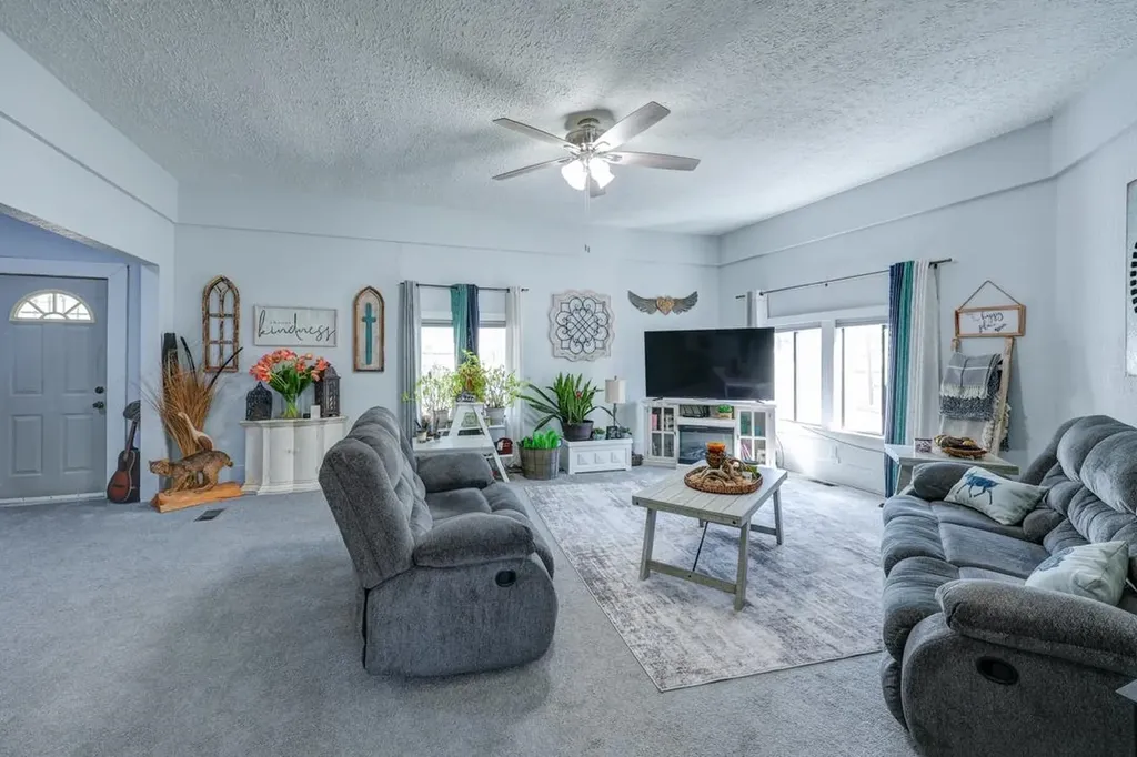 721 E 17th Winfield KS 67156