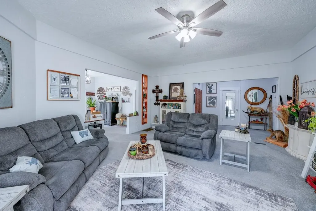 721 E 17th Winfield KS 67156