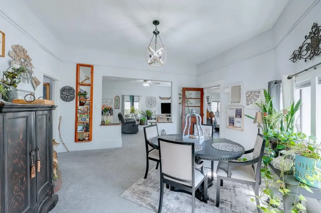 721 E 17th Winfield KS 67156