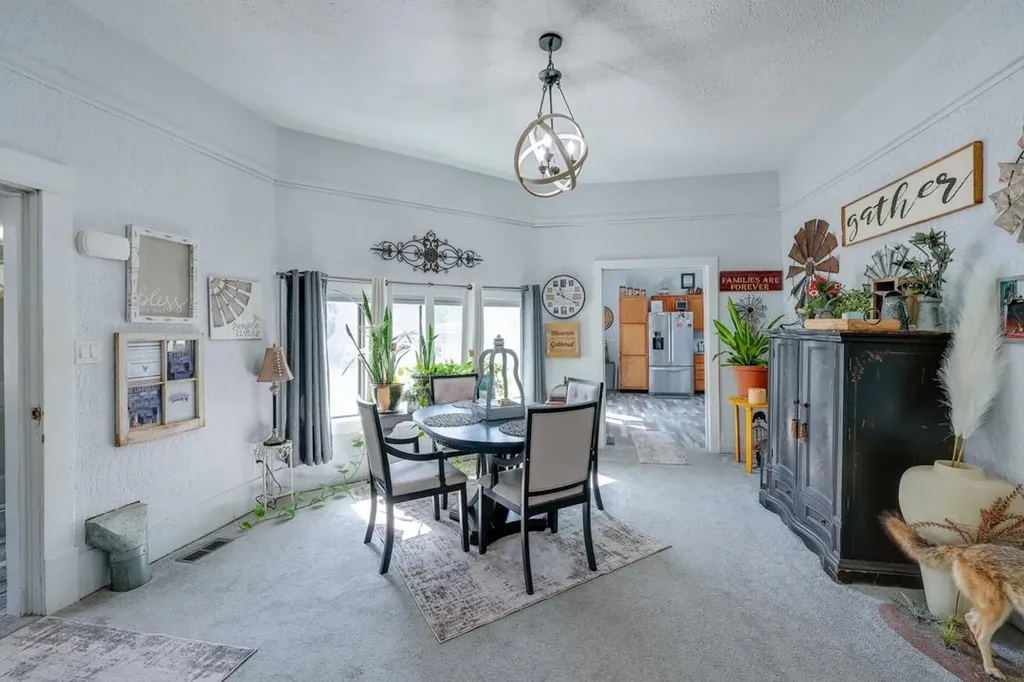 721 E 17th Winfield KS 67156
