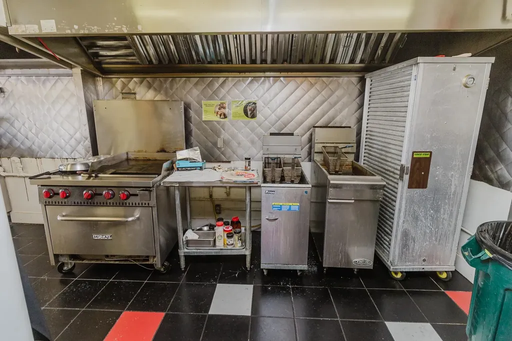 4834 E Lincoln Wichita KS 67218