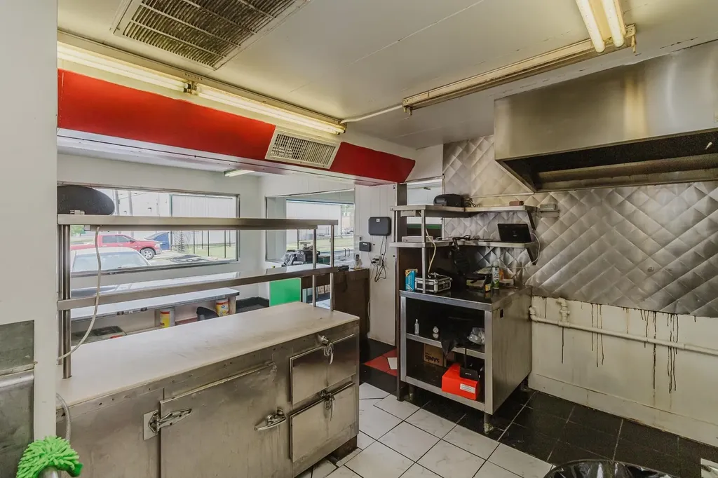 4834 E Lincoln Wichita KS 67218