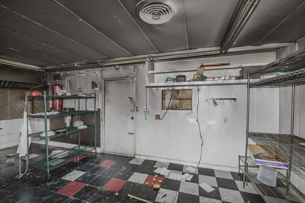 4834 E Lincoln Wichita KS 67218