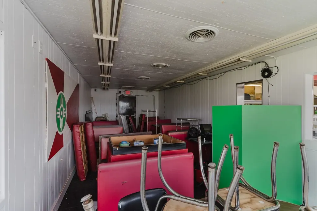 4834 E Lincoln Wichita KS 67218
