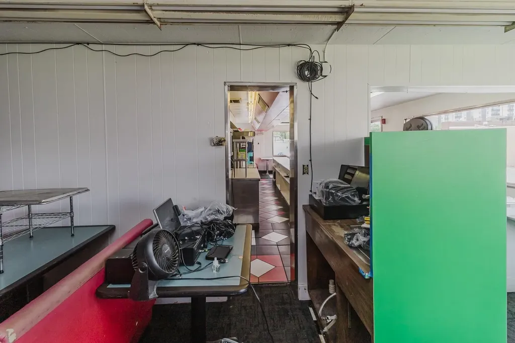 4834 E Lincoln Wichita KS 67218