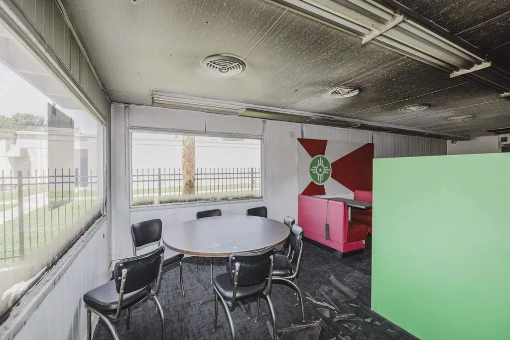 4834 E Lincoln Wichita KS 67218