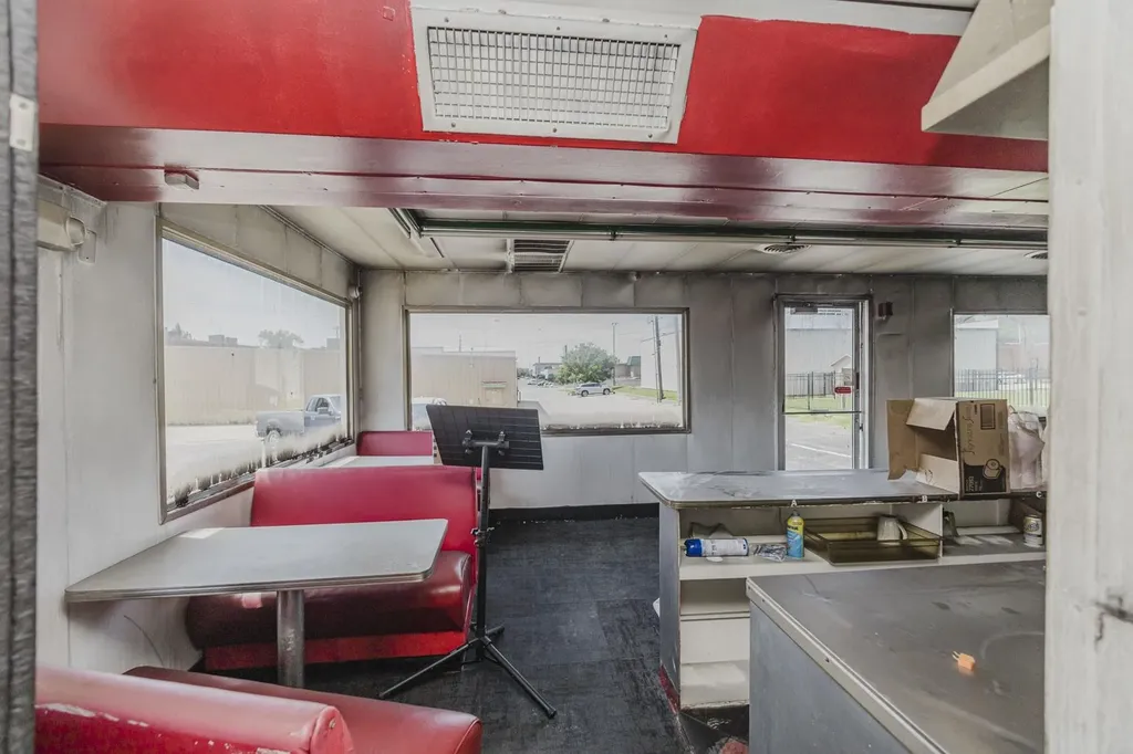 4834 E Lincoln Wichita KS 67218