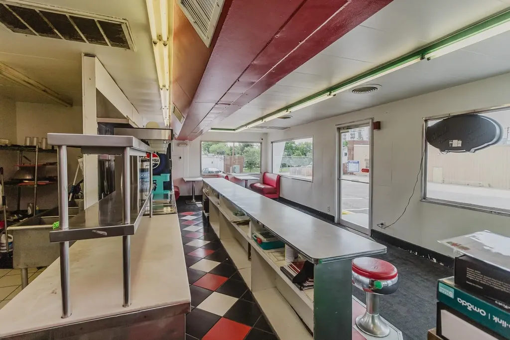 4834 E Lincoln Wichita KS 67218