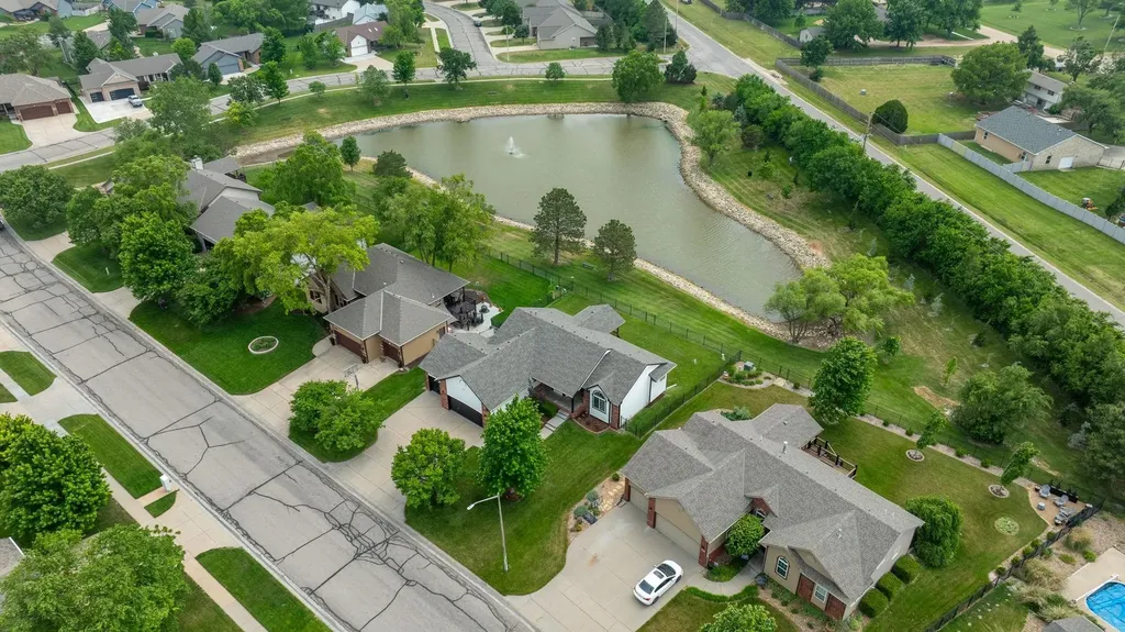 1323 S Threewood Street Wichita KS 67235