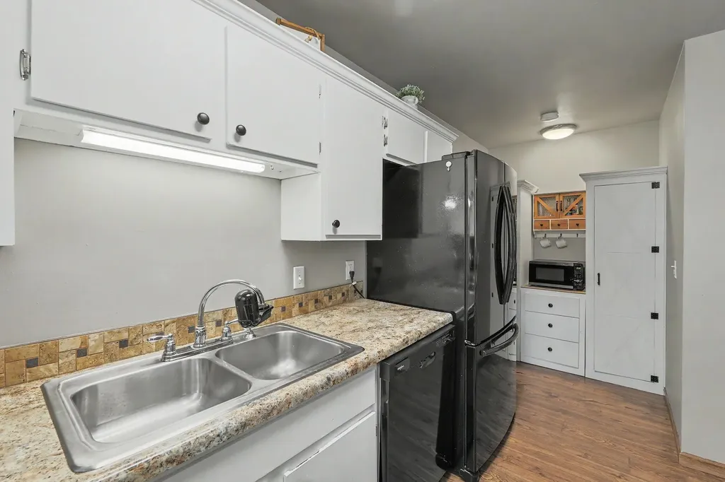 416 N Dexter Valley Center KS 67147
