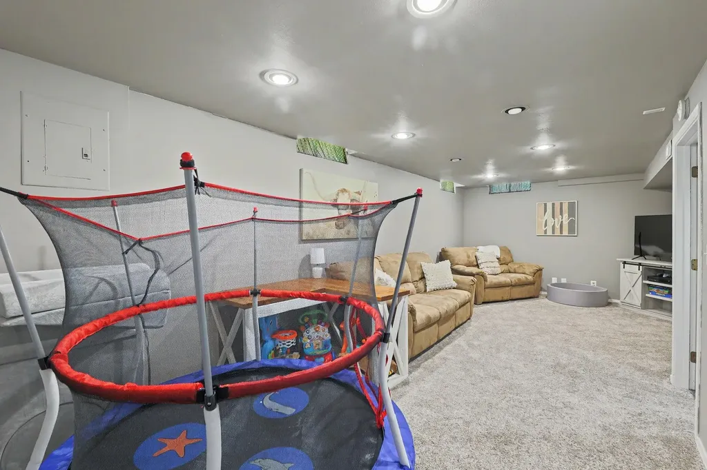 416 N Dexter Valley Center KS 67147