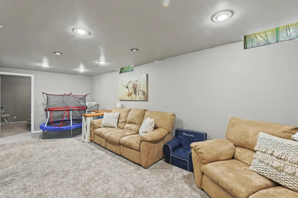 416 N Dexter Valley Center KS 67147
