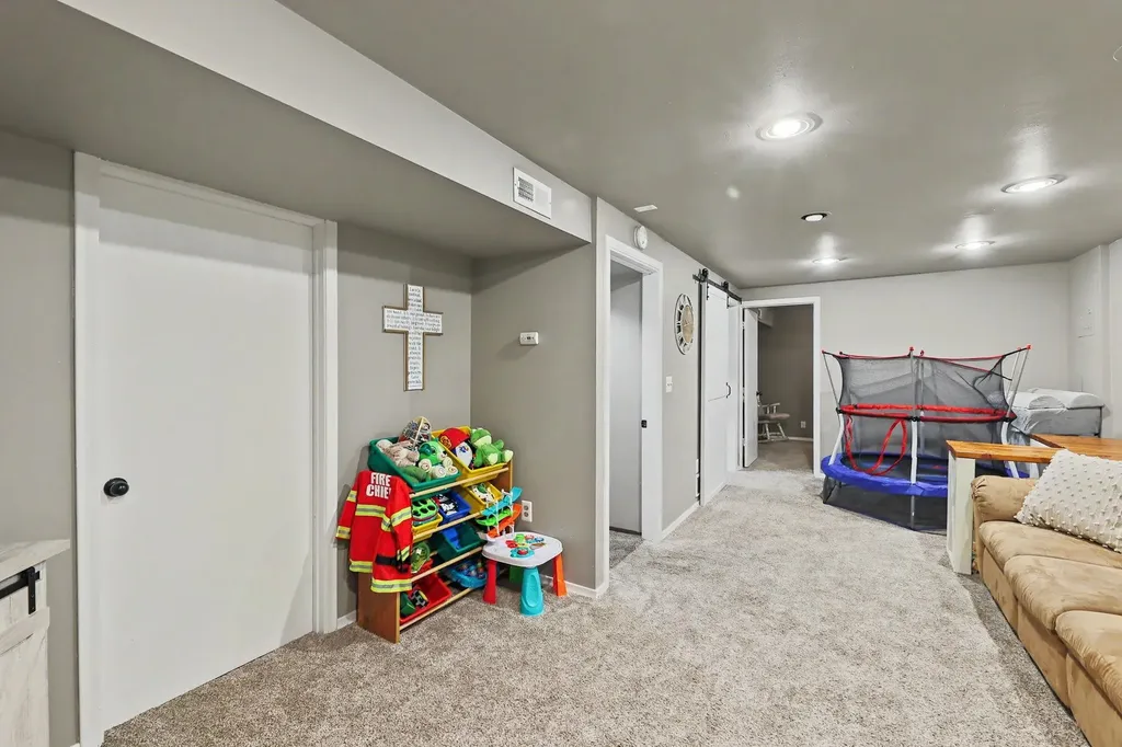 416 N Dexter Valley Center KS 67147