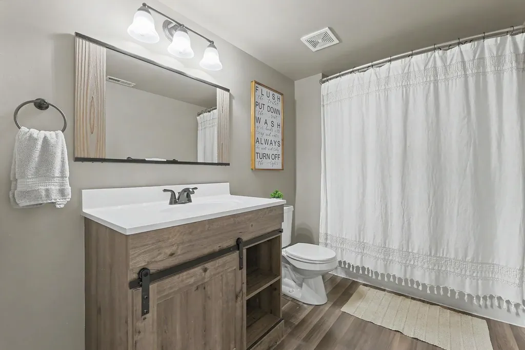 416 N Dexter Valley Center KS 67147