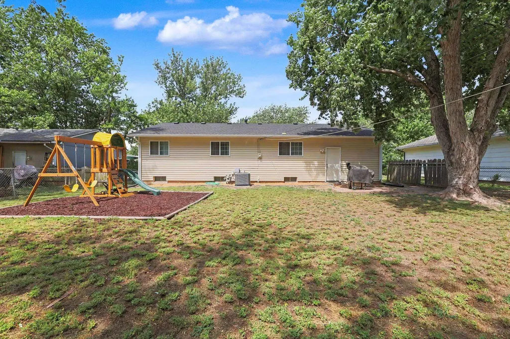 416 N Dexter Valley Center KS 67147