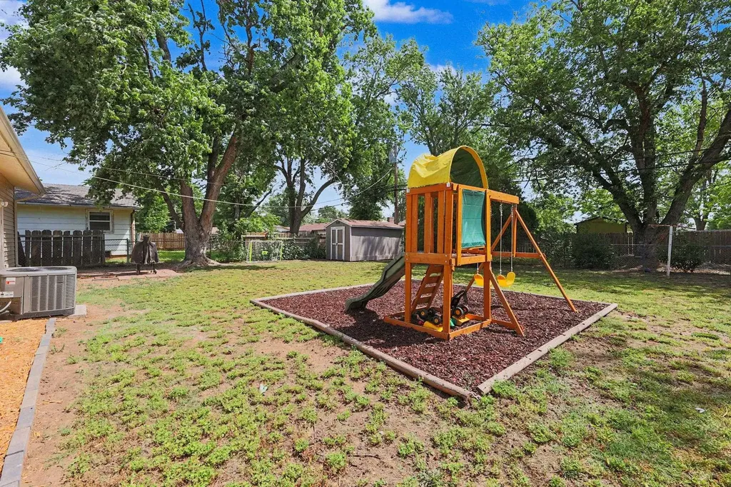 416 N Dexter Valley Center KS 67147