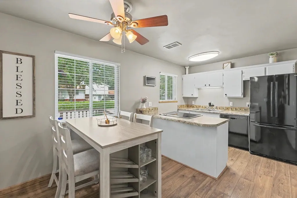 416 N Dexter Valley Center KS 67147