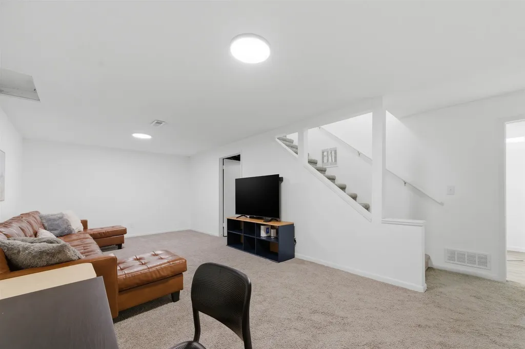 908 S Dalton Drive Wichita KS 67207