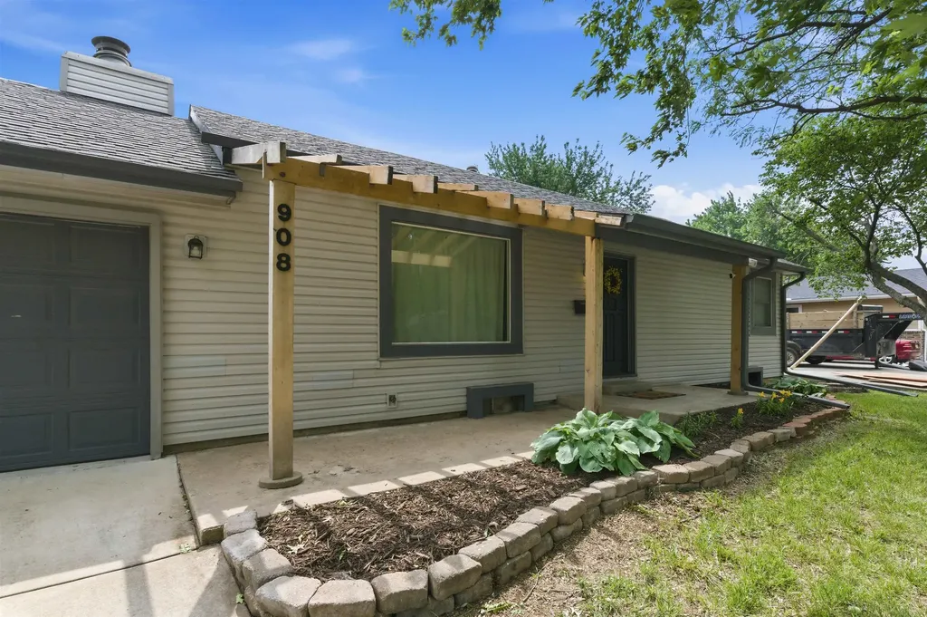 908 S Dalton Drive Wichita KS 67207