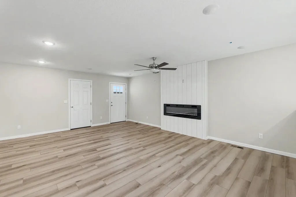 9269 E Fox Pointe Bel Aire KS 67226