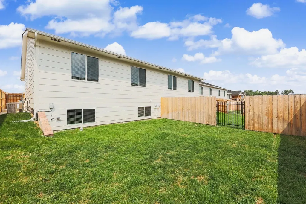 9269 E Fox Pointe Bel Aire KS 67226