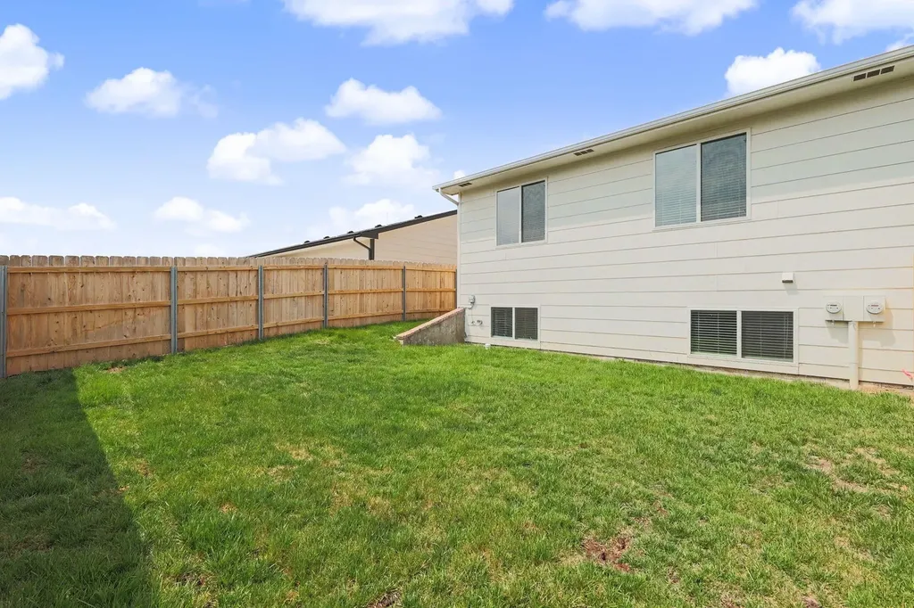 9269 E Fox Pointe Bel Aire KS 67226
