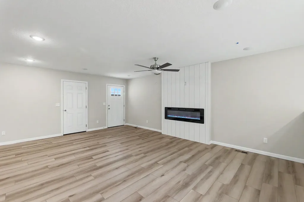9269 E Fox Pointe Bel Aire KS 67226