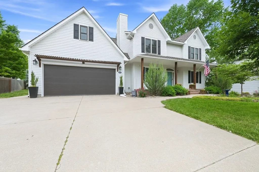 1603 N Woodridge Court Wichita KS 67206