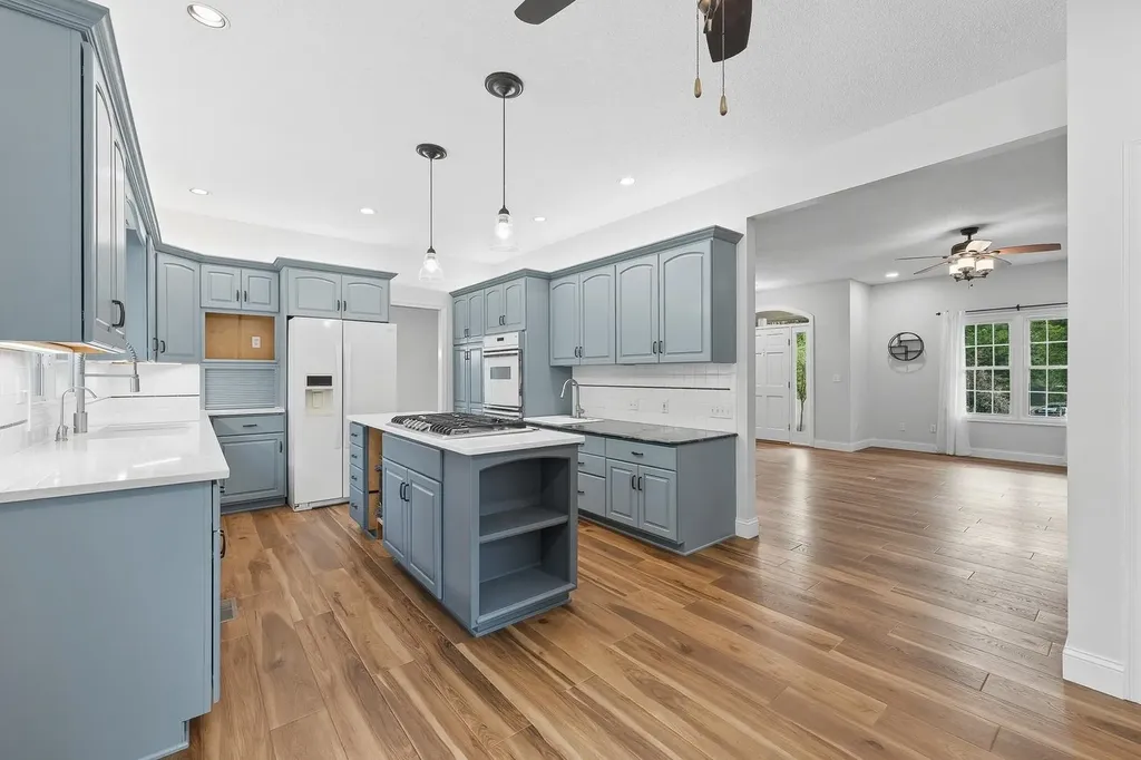 1603 N Woodridge Court Wichita KS 67206
