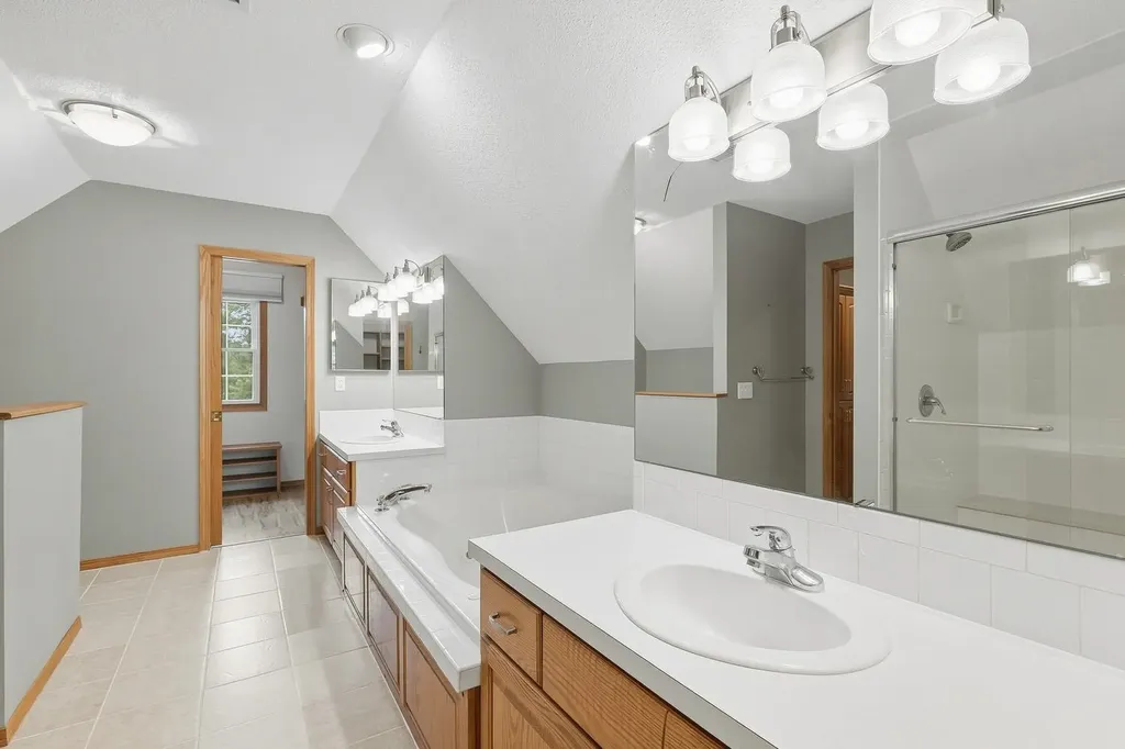 1603 N Woodridge Court Wichita KS 67206