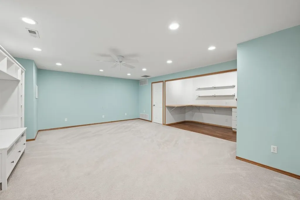 1603 N Woodridge Court Wichita KS 67206