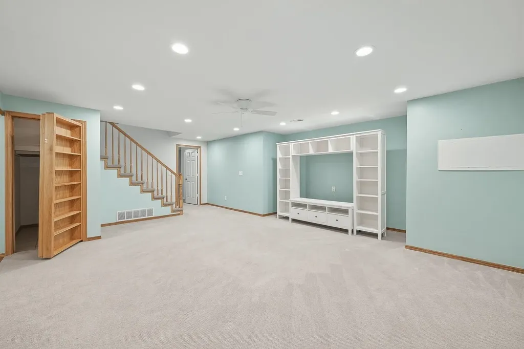 1603 N Woodridge Court Wichita KS 67206