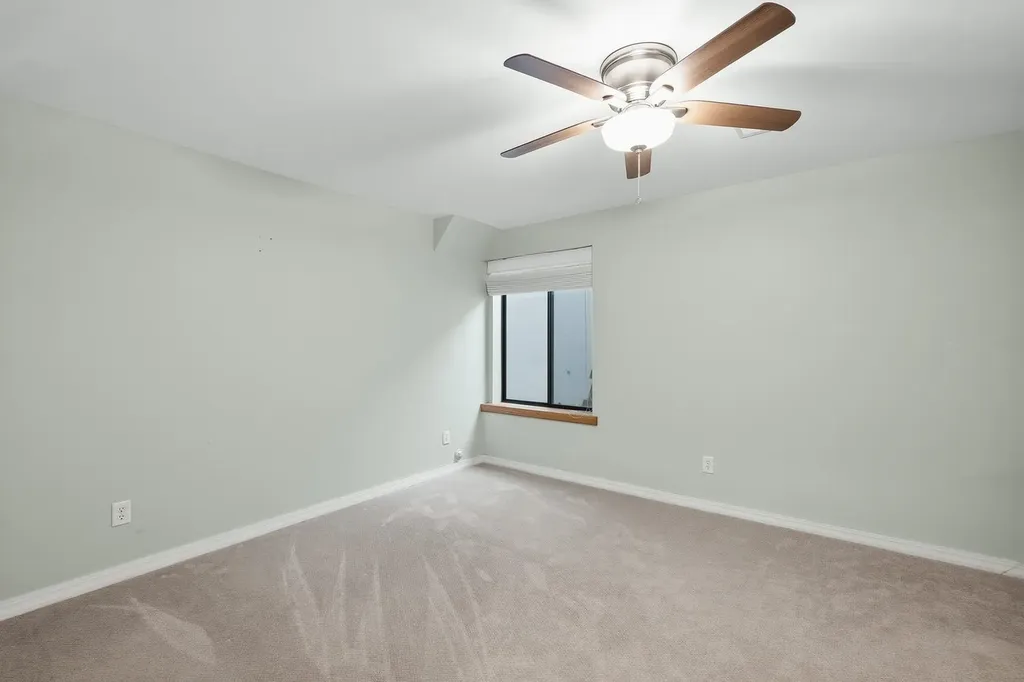 1603 N Woodridge Court Wichita KS 67206
