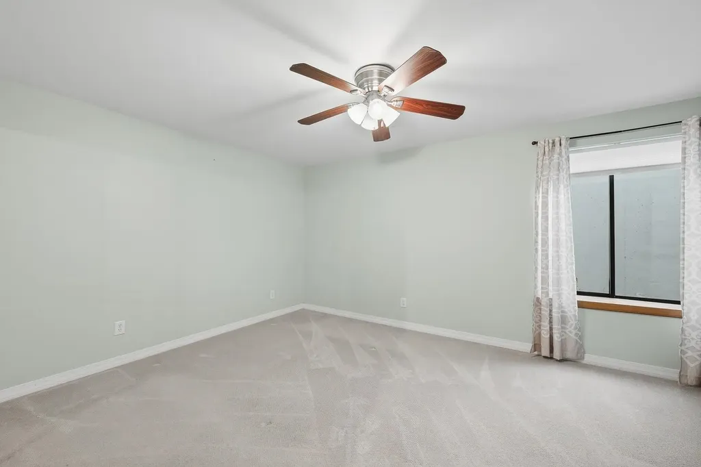 1603 N Woodridge Court Wichita KS 67206
