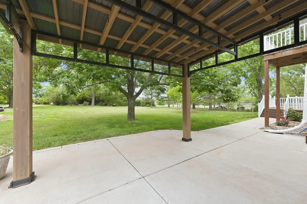 1603 N Woodridge Court Wichita KS 67206