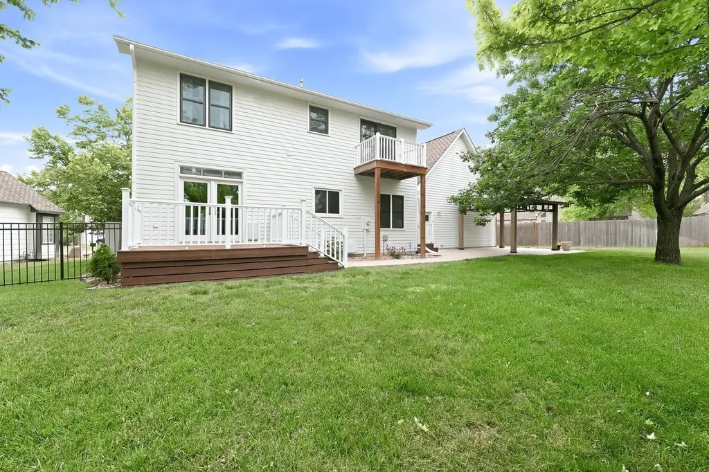 1603 N Woodridge Court Wichita KS 67206