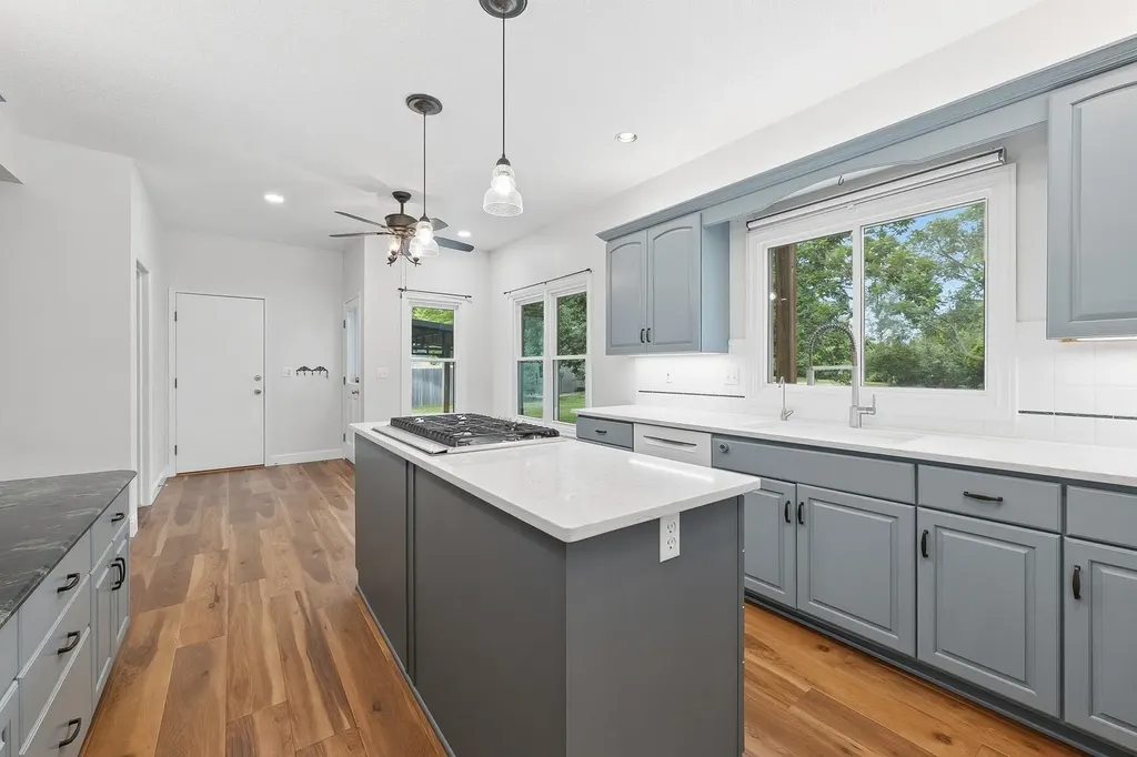 1603 N Woodridge Court Wichita KS 67206