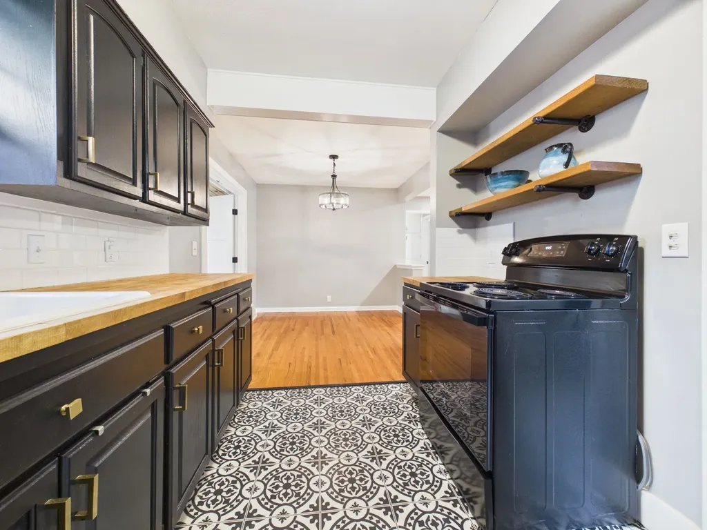 2012 S Ridgewood Drive Wichita KS 67218