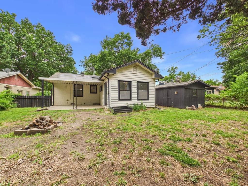 2012 S Ridgewood Drive Wichita KS 67218