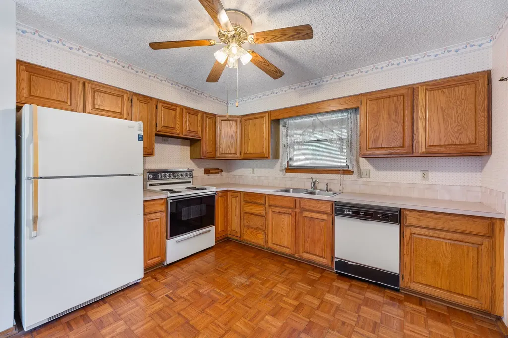3908 S Gilda Circle Wichita KS 67215-1768